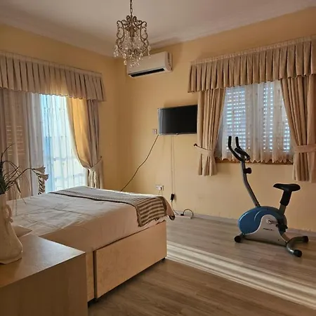 La Villam Villa *